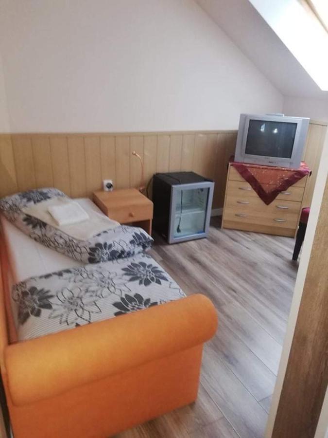 Twins Hurbanovo Exterior foto